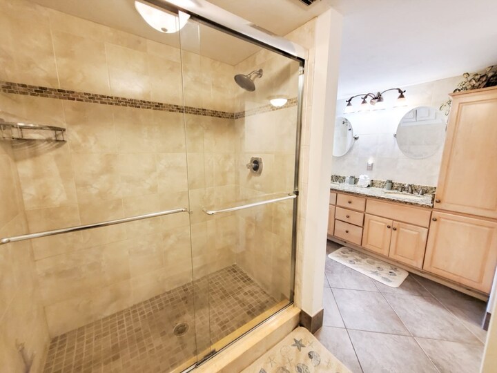 Exclusive Condo in One of most Prestigious Resorts, Santa Maria Harbor Resort, Florida Condo 5929