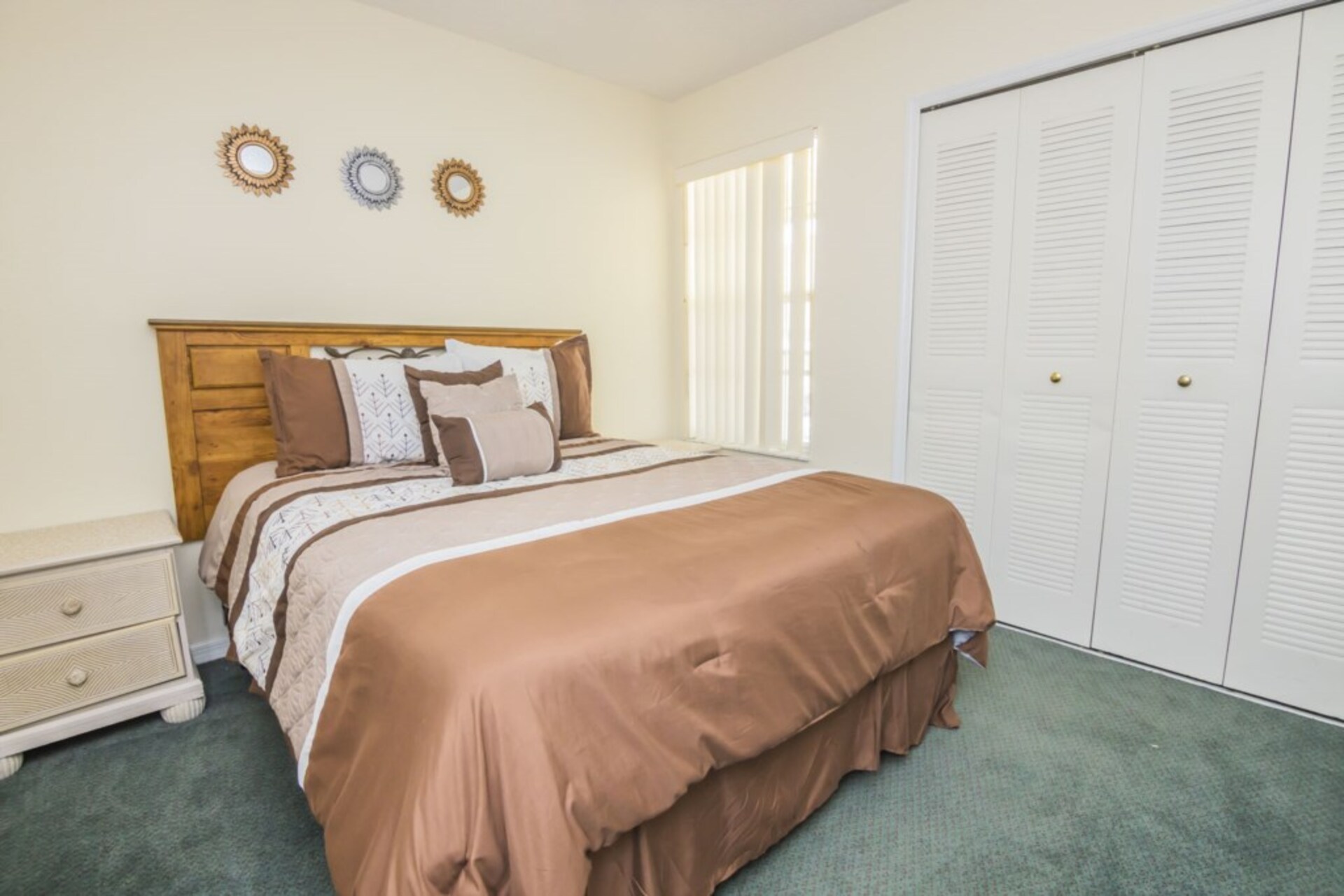 Luxury Contemporary Style Condo on Royal Palm Bay, Florida Condo 6012