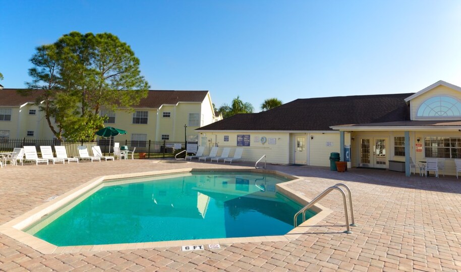 Luxury Contemporary Style Condo on Laguna Bay, Florida Condo 6079