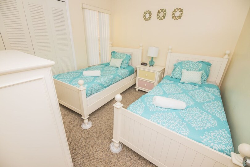 Luxury Contemporary Style Condo on Laguna Bay, Florida Condo 6079