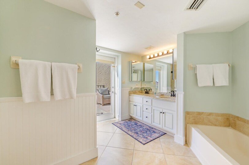 Exclusive Condo in One of most Prestigious Resorts, Santa Maria Harbor Resort, Florida Condo 5942
