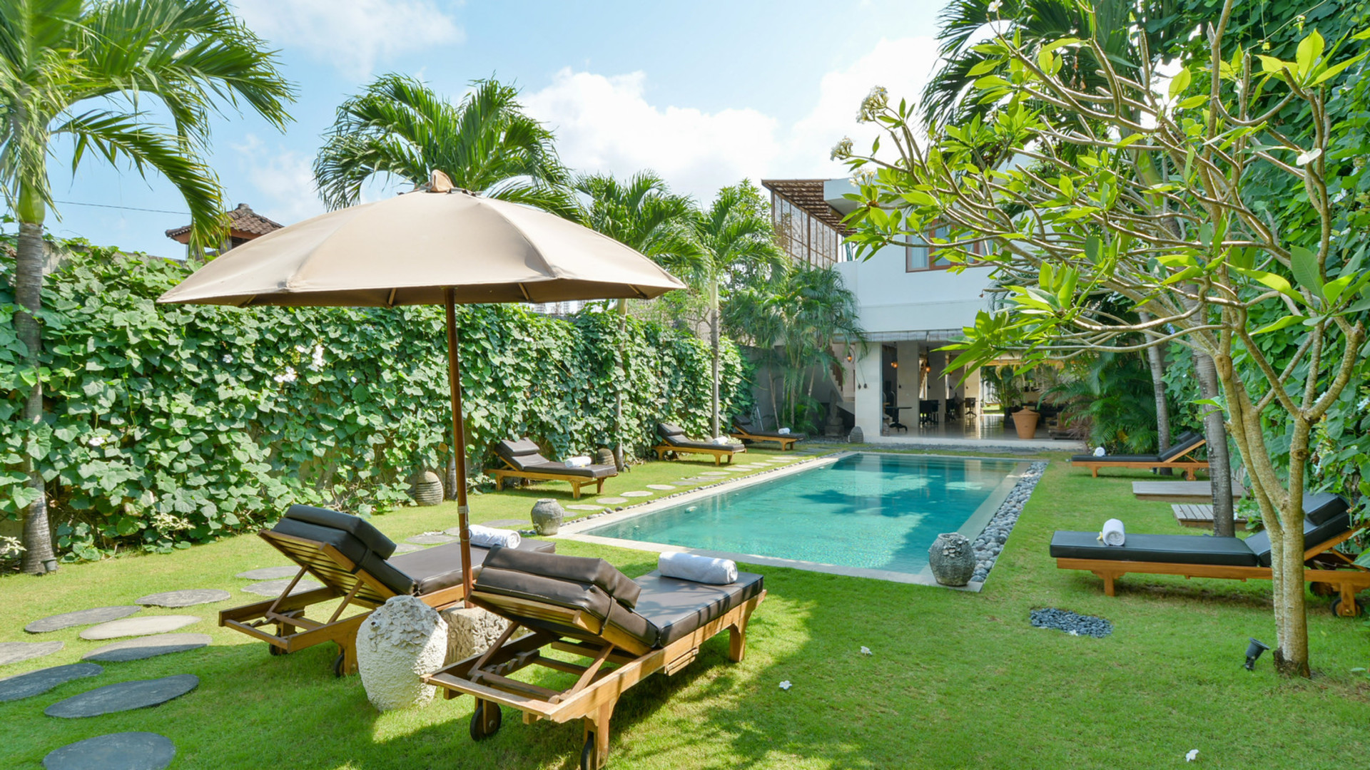 Amazing 5 Star Villa With 2 Relaxing Pools , Bali Villa 2136