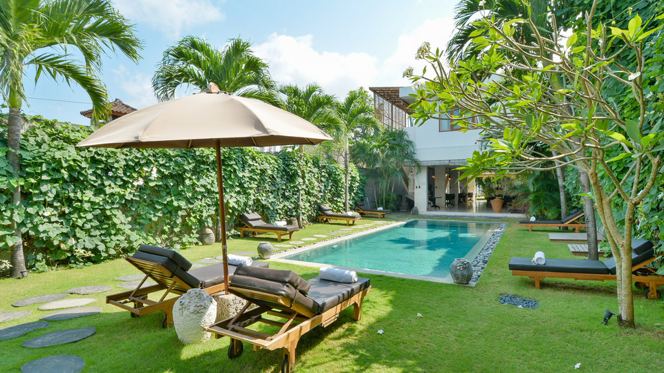 Amazing 5 Star Villa With 2 Relaxing Pools , Bali Villa 2136