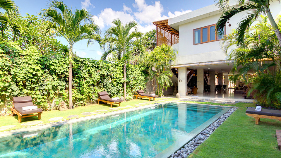 Amazing 5 Star Villa With 2 Relaxing Pools , Bali Villa 2136