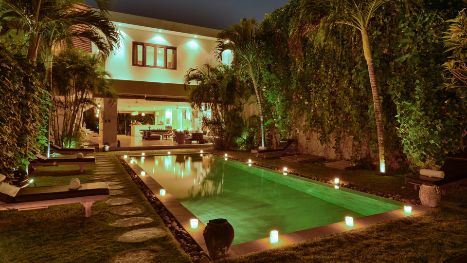 Amazing 5 Star Villa With 2 Relaxing Pools , Bali Villa 2136