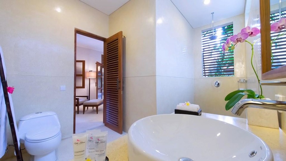 Peaceful Villa with Glistering Swimming Pool, Bali Villa 2139