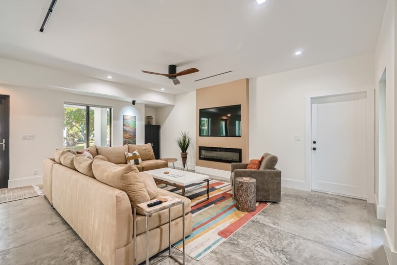 Picture Relaxing in This Idyllic Villa in West Palm Beach,West Palm Beach Villa 1881