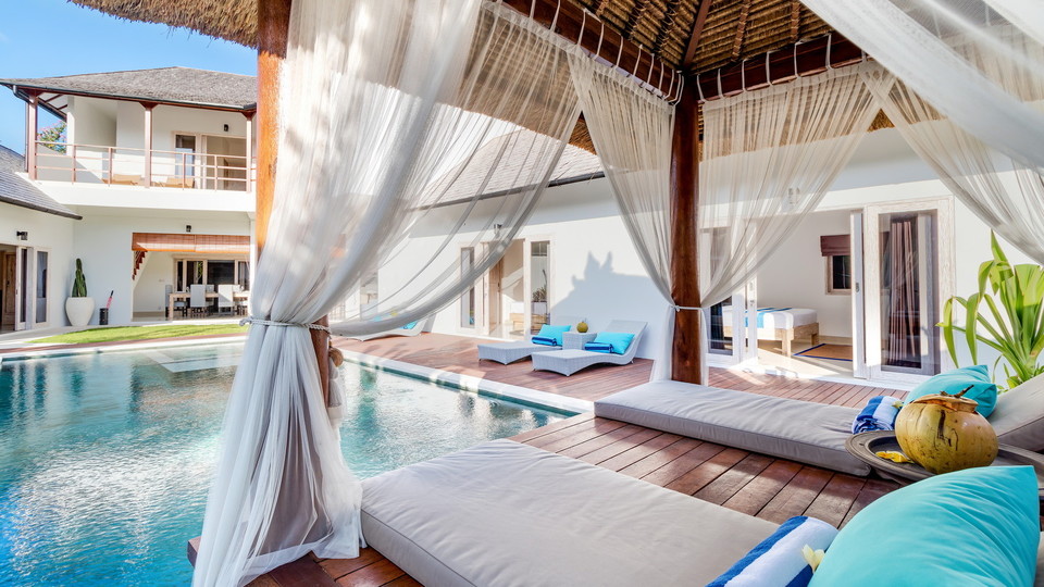 Luxurious 4BR Villa with Pool, Bali Villa 2206