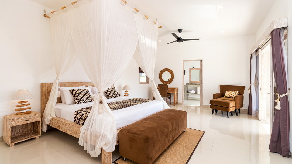 Charming 7BR Villa W/ Pool & Balcony in Bali, Bali villa 2206