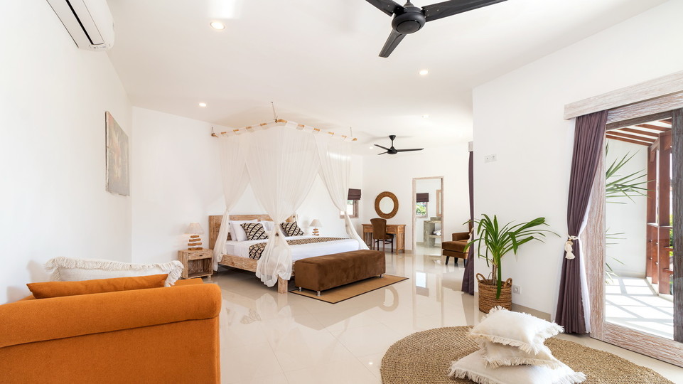 Charming 7BR Villa W/ Pool & Balcony in Bali, Bali villa 2206