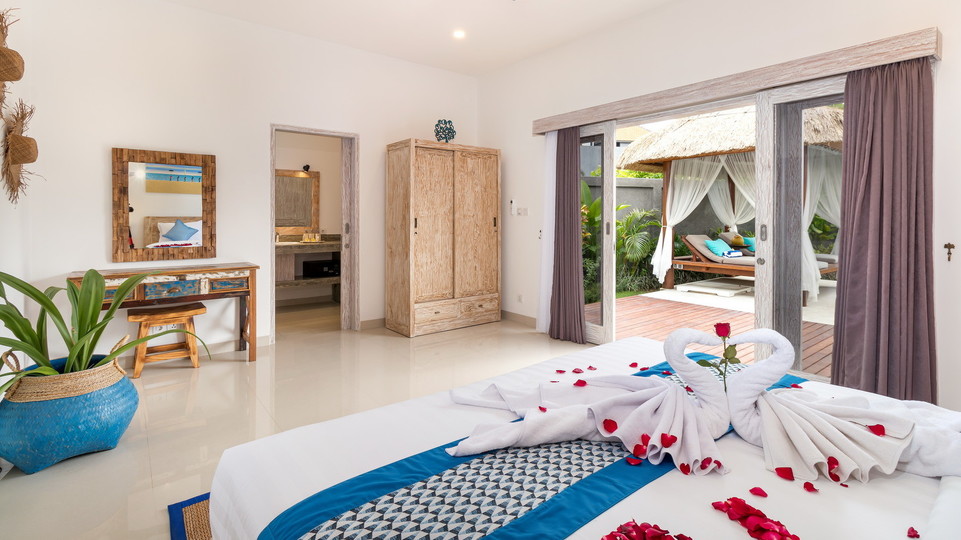 Charming 7BR Villa W/ Pool & Balcony in Bali, Bali villa 2206