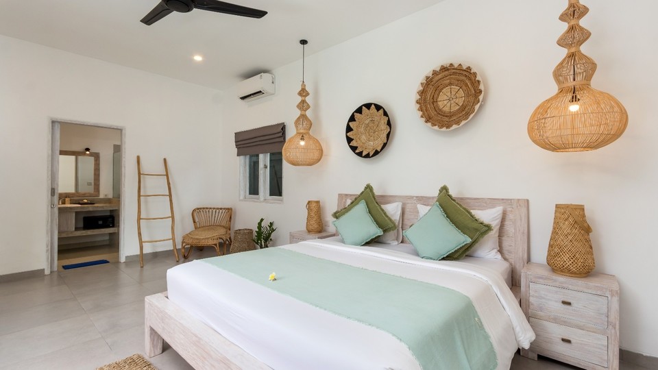 Charming 7BR Villa W/ Pool & Balcony in Bali, Bali villa 2206