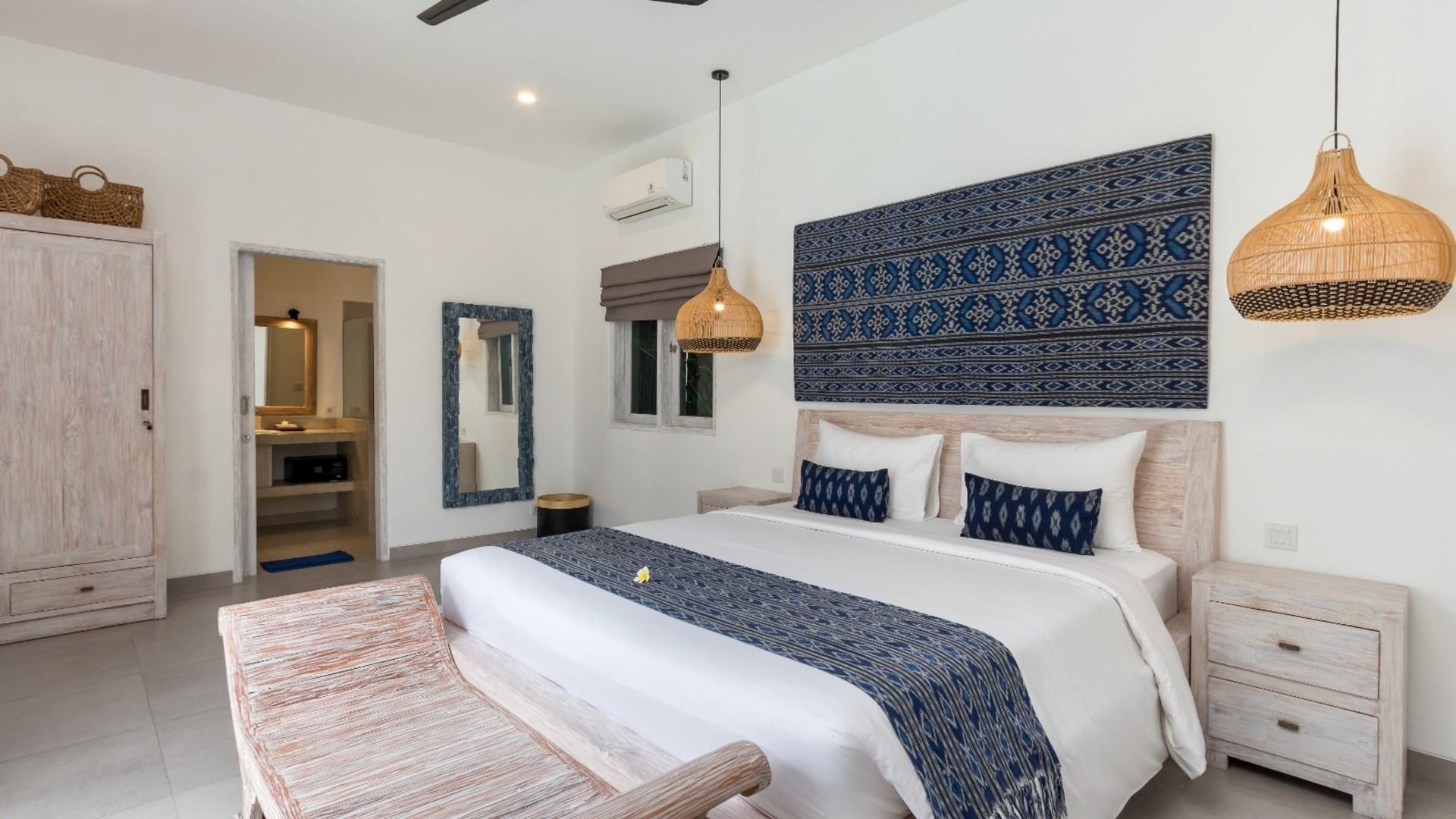 Charming 7BR Villa W/ Pool & Balcony in Bali, Bali villa 2206