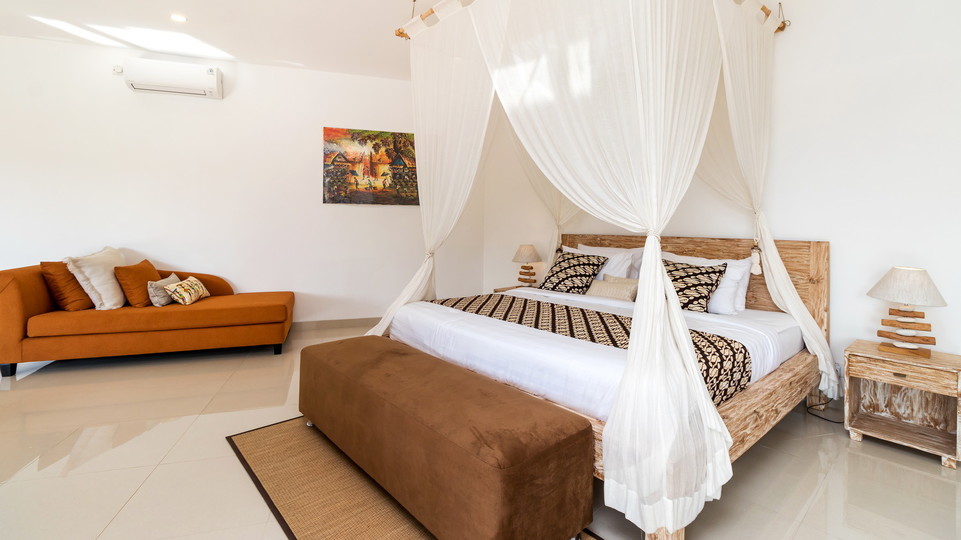 Charming 7BR Villa W/ Pool & Balcony in Bali, Bali villa 2206