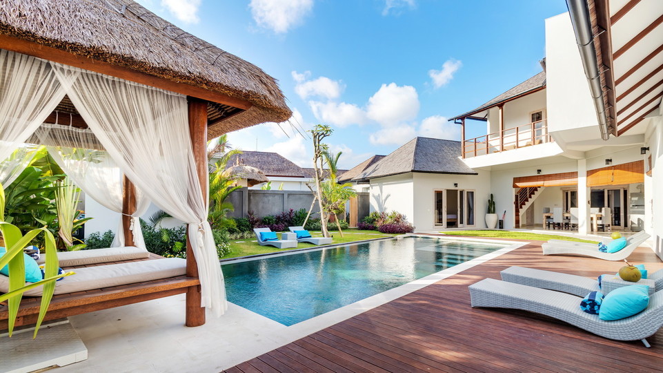 Charming 7BR Villa W/ Pool & Balcony in Bali, Bali villa 2206