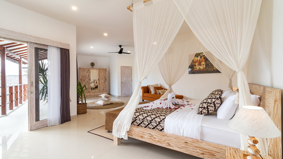 Charming 7BR Villa W/ Pool & Balcony in Bali, Bali villa 2206