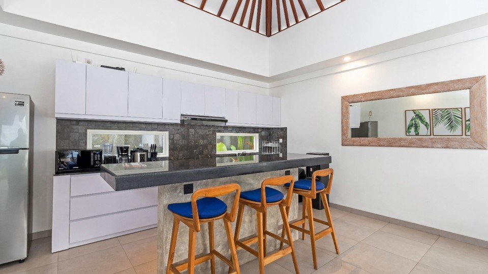 Charming 7BR Villa W/ Pool & Balcony in Bali, Bali villa 2206