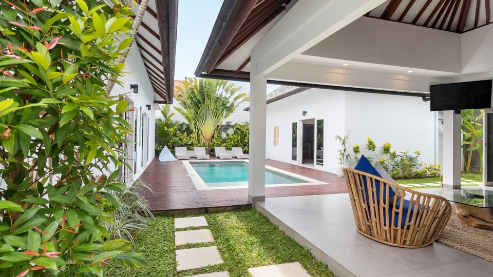 Charming 7BR Villa W/ Pool & Balcony in Bali, Bali villa 2206
