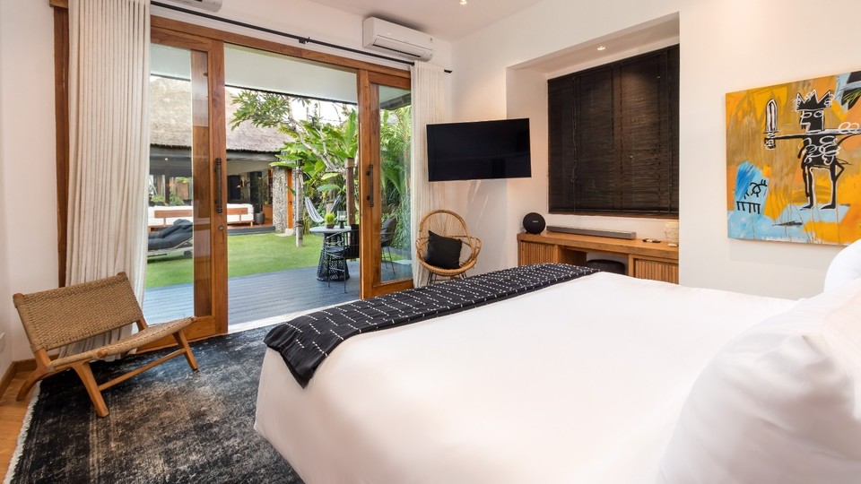Cheerful 3BR Villa W/ Pool & Garden, Bali Villa 2213