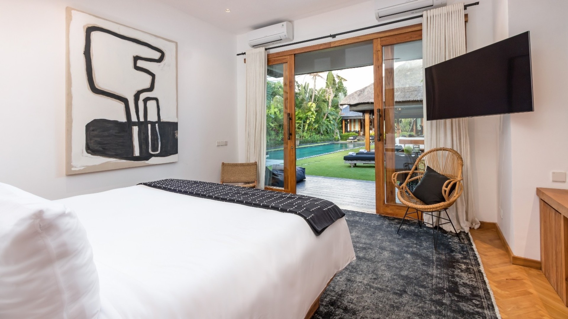 Cheerful 3BR Villa W/ Pool & Garden, Bali Villa 2213