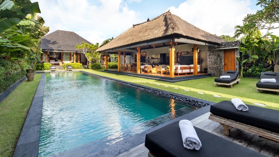Cheerful 3BR Villa W/ Pool & Garden, Bali Villa 2213