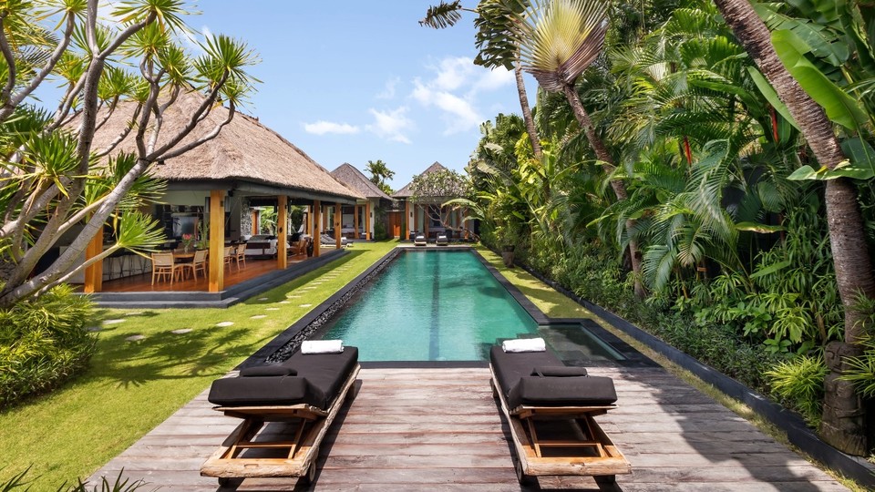 Cheerful 3BR Villa W/ Pool & Garden, Bali Villa 2213