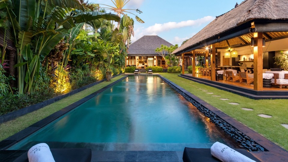 Cheerful 3BR Villa W/ Pool & Garden, Bali Villa 2213