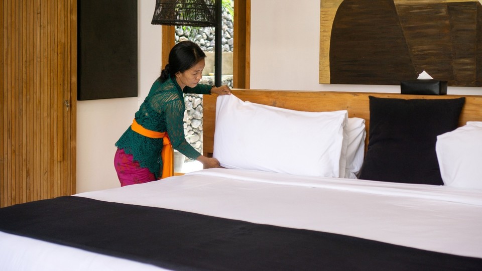 Cheerful 3BR Villa W/ Pool & Garden, Bali Villa 2213