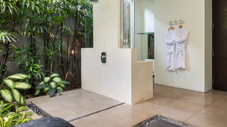 Cozy 2BR Villa W/Amazing Pool Area, Bali Villa 2216