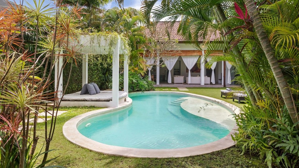 Cozy 2BR Villa W/Amazing Pool Area, Bali Villa 2216