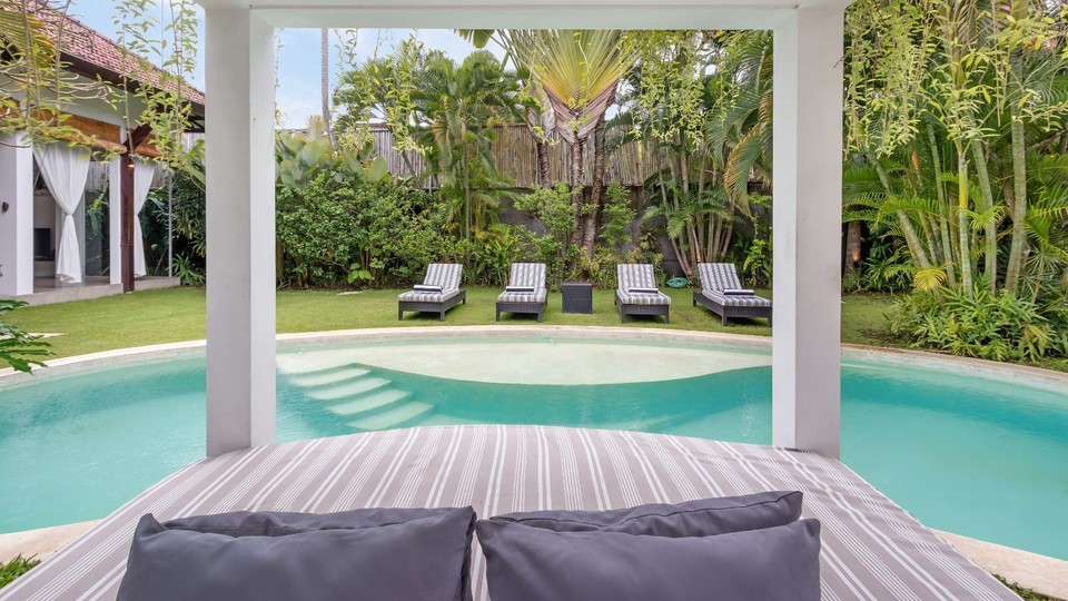 Cozy 2BR Villa W/Amazing Pool Area, Bali Villa 2216