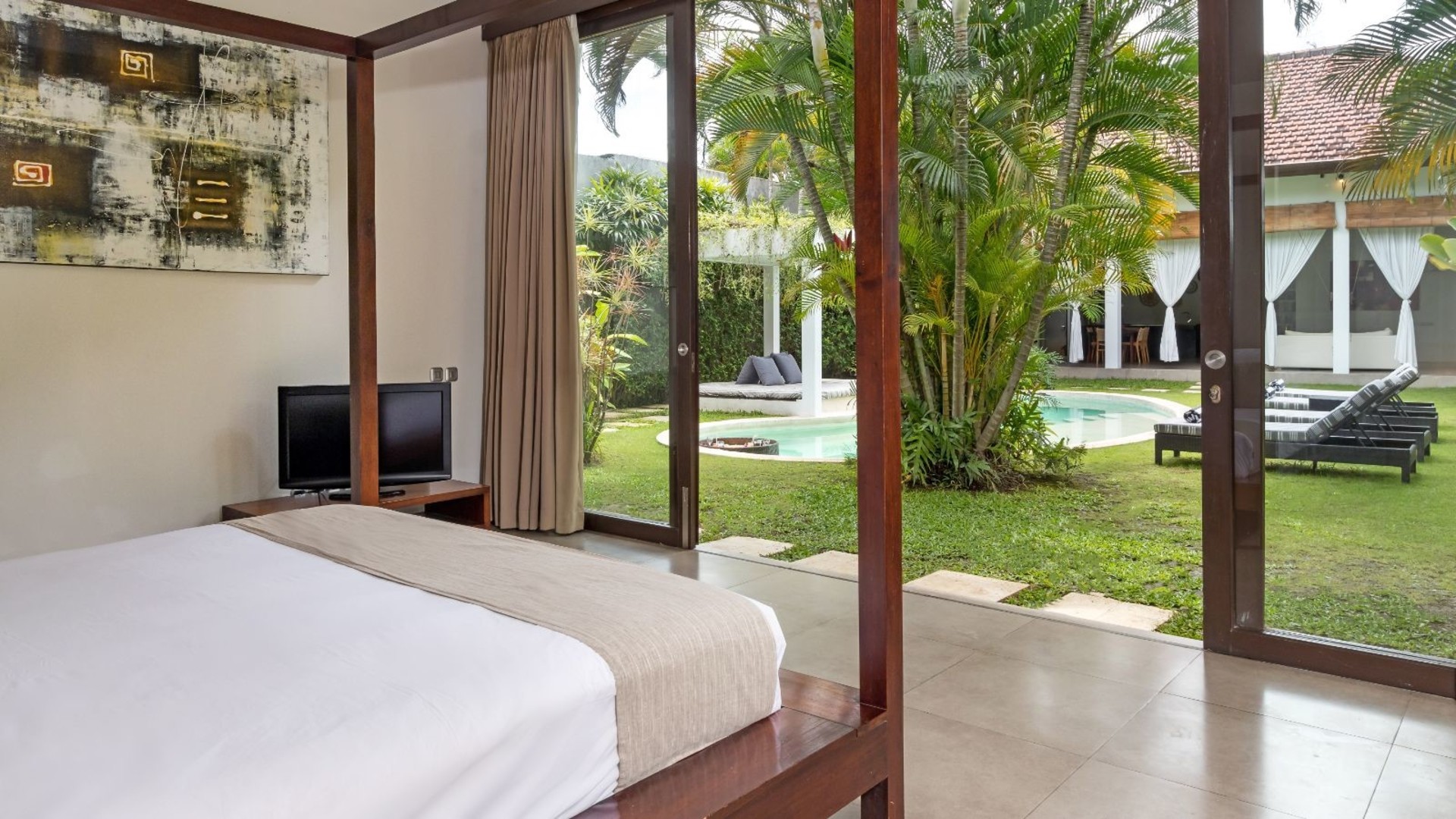 Cozy 2BR Villa W/Amazing Pool Area, Bali Villa 2216