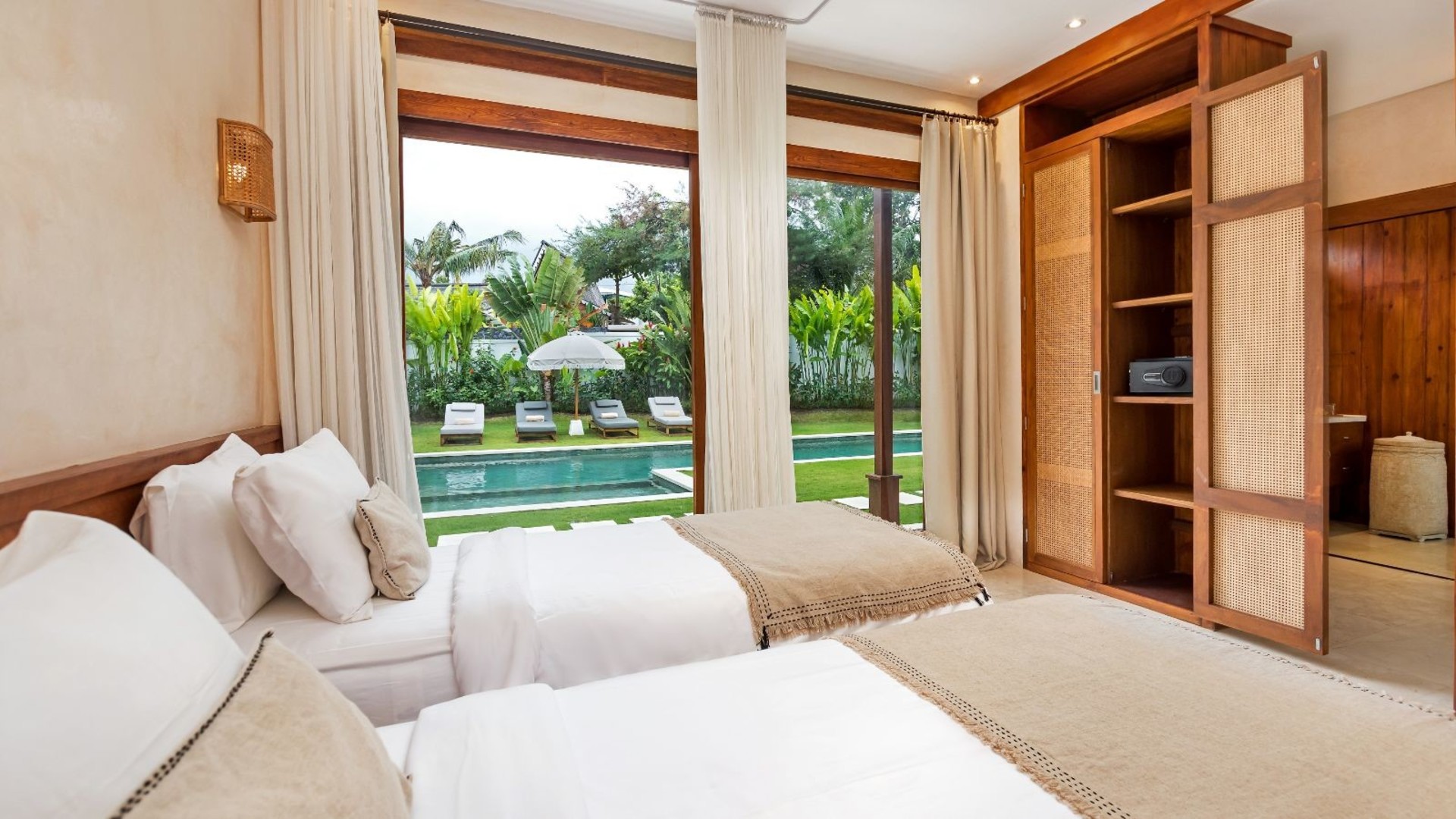 Amazing 4BR Villa With Pool, Bali Villa 2217