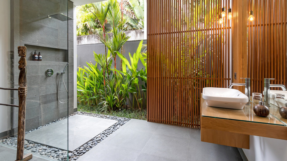 Cheerful 4BR Villa W/ Pool & Balcony, Bali Villa 2219