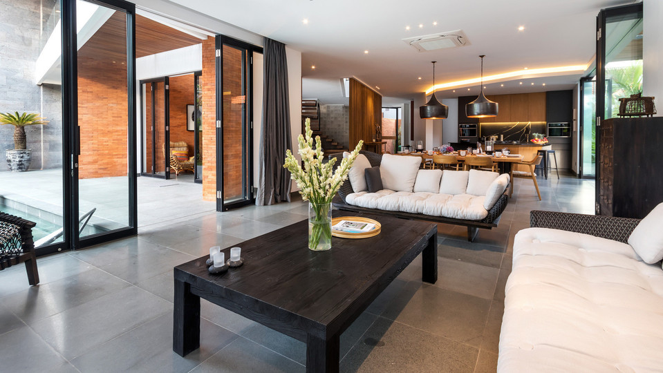 Cheerful 4BR Villa W/ Pool & Balcony, Bali Villa 2219