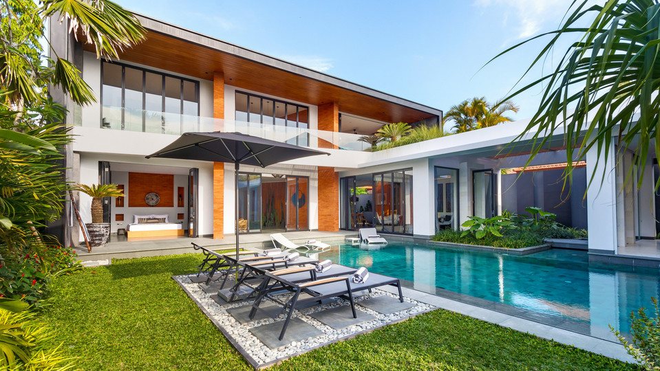 Cheerful 4BR Villa W/ Pool & Balcony, Bali Villa 2219
