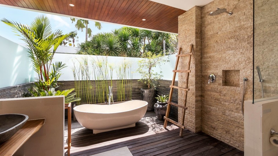 Modern 4BR Villa W/ Pool & Balcony, Bali Villa 2220