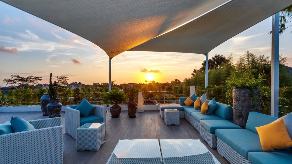 Modern 4BR Villa W/ Pool & Balcony, Bali Villa 2220