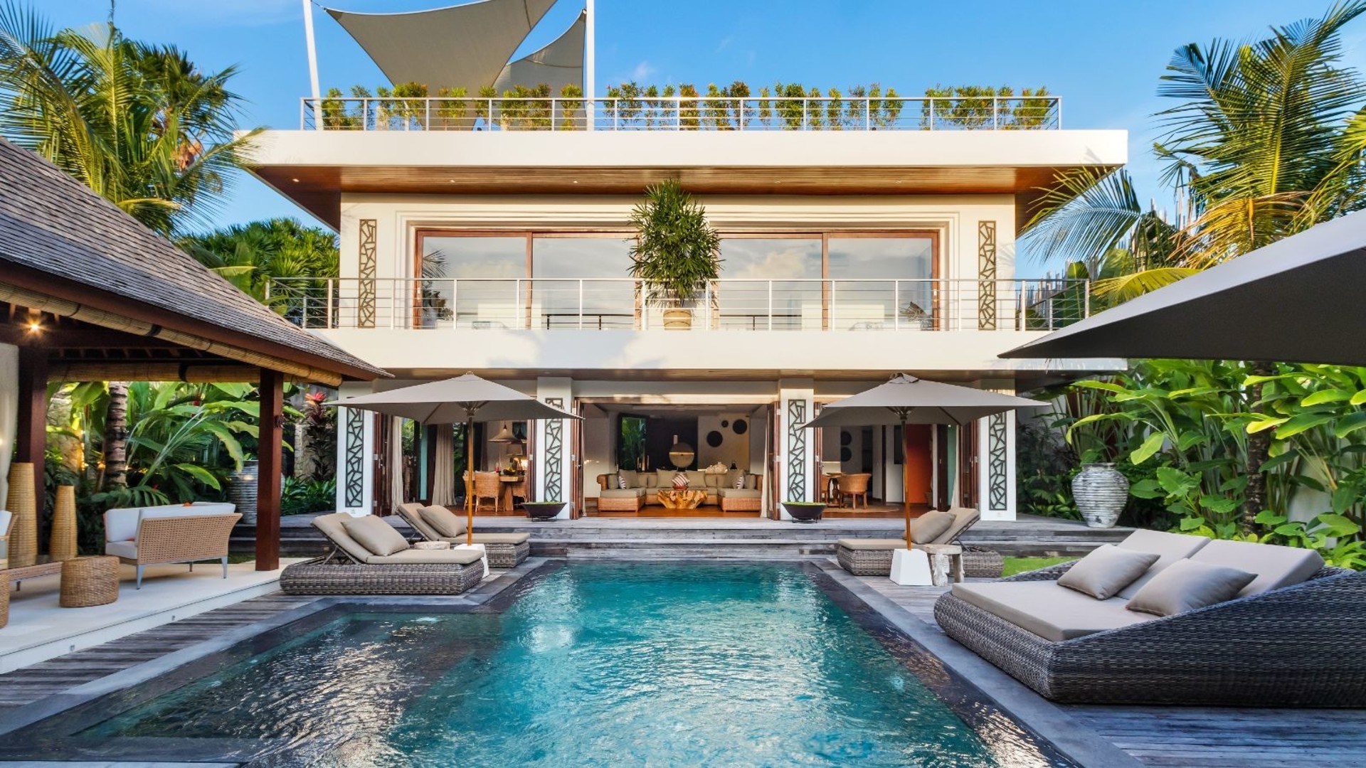 Modern 4BR Villa W/ Pool & Balcony, Bali Villa 2220