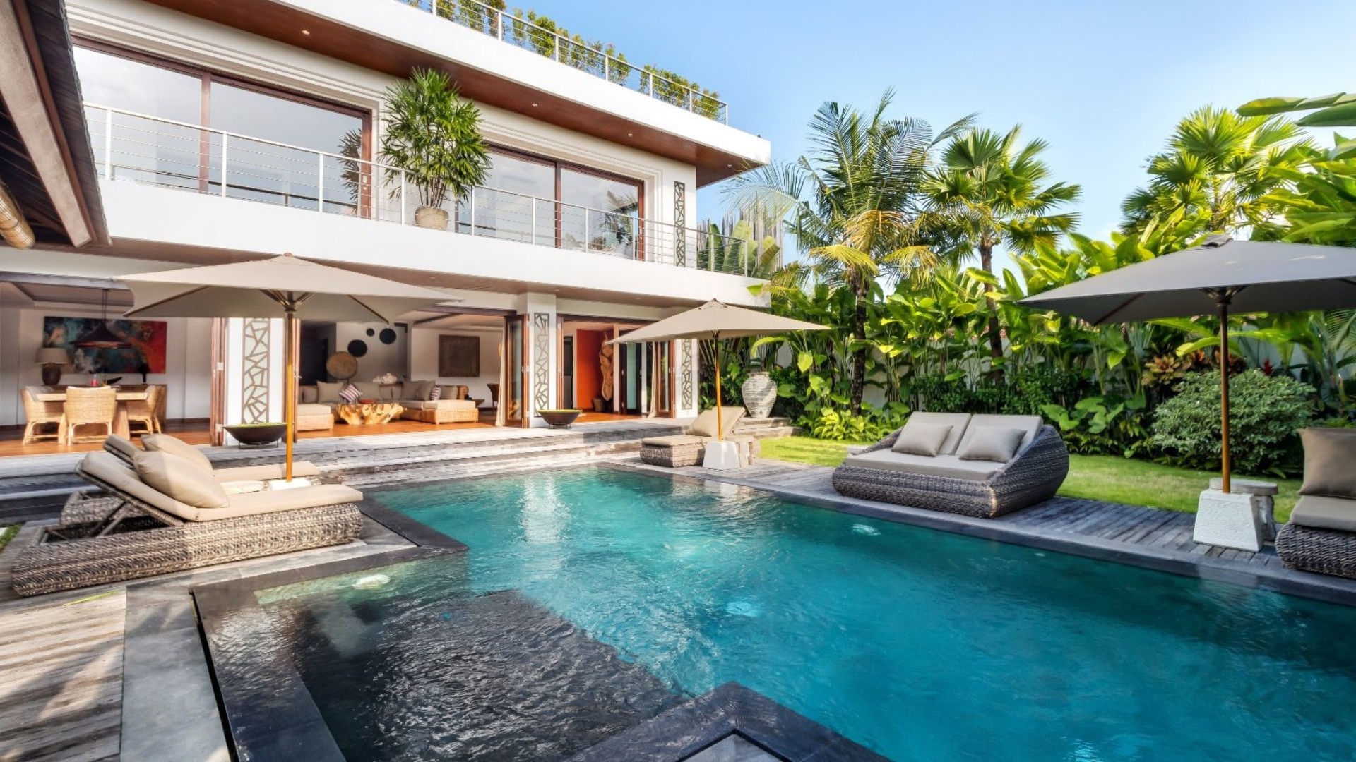 Modern 4BR Villa W/ Pool & Balcony, Bali Villa 2220