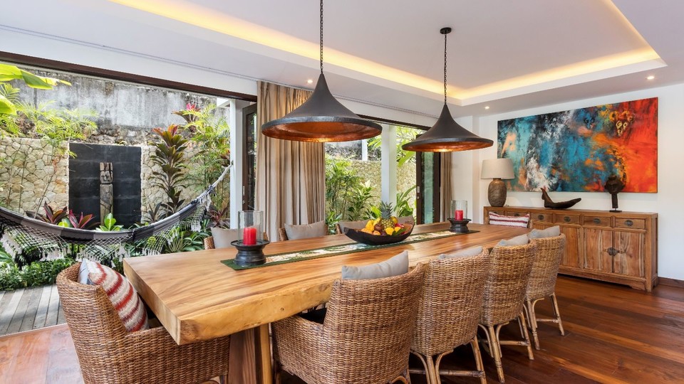 Modern 4BR Villa W/ Pool & Balcony, Bali Villa 2220