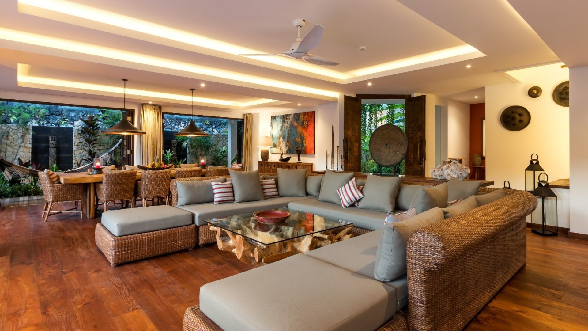Modern 4BR Villa W/ Pool & Balcony, Bali Villa 2220