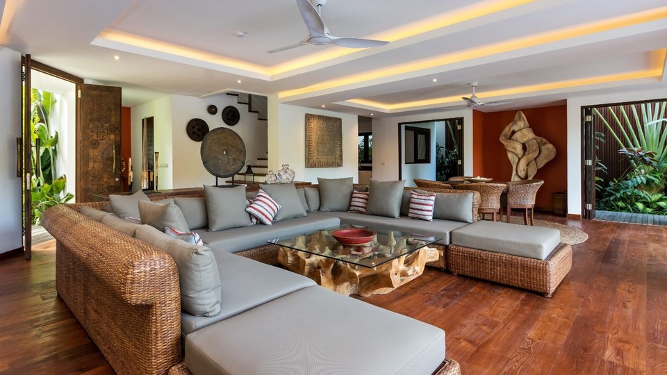 Modern 4BR Villa W/ Pool & Balcony, Bali Villa 2220