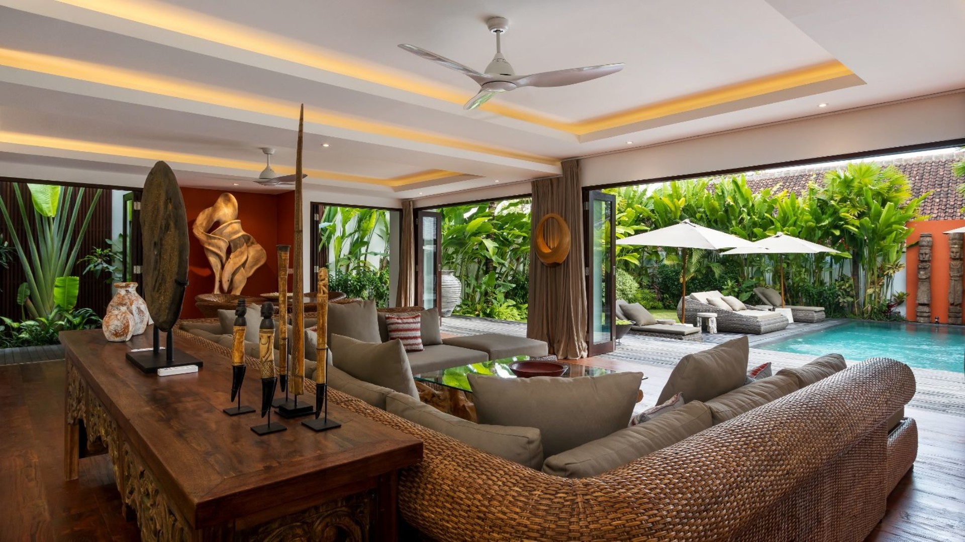 Modern 4BR Villa W/ Pool & Balcony, Bali Villa 2220