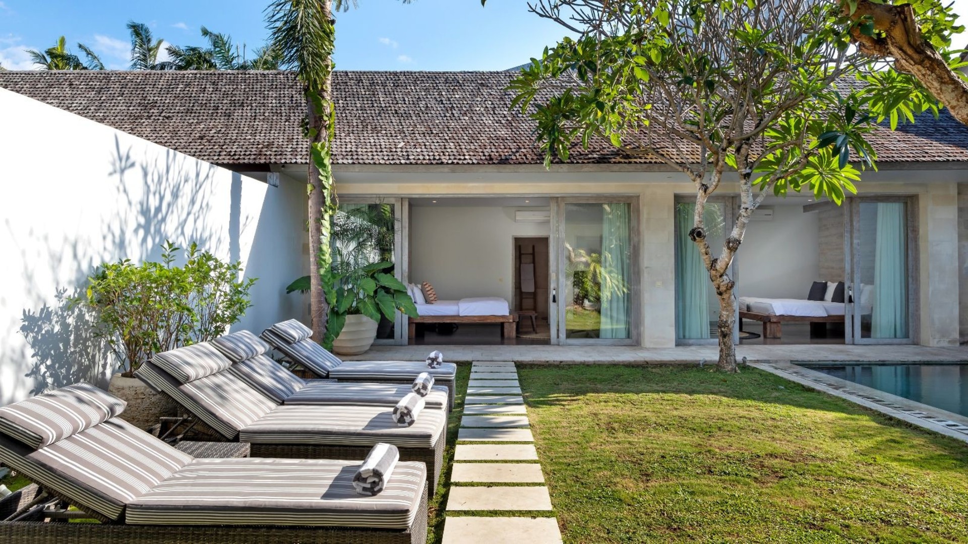Sunny 3BR Villa Close to Beach W/ Pool, Bali Villa 2225