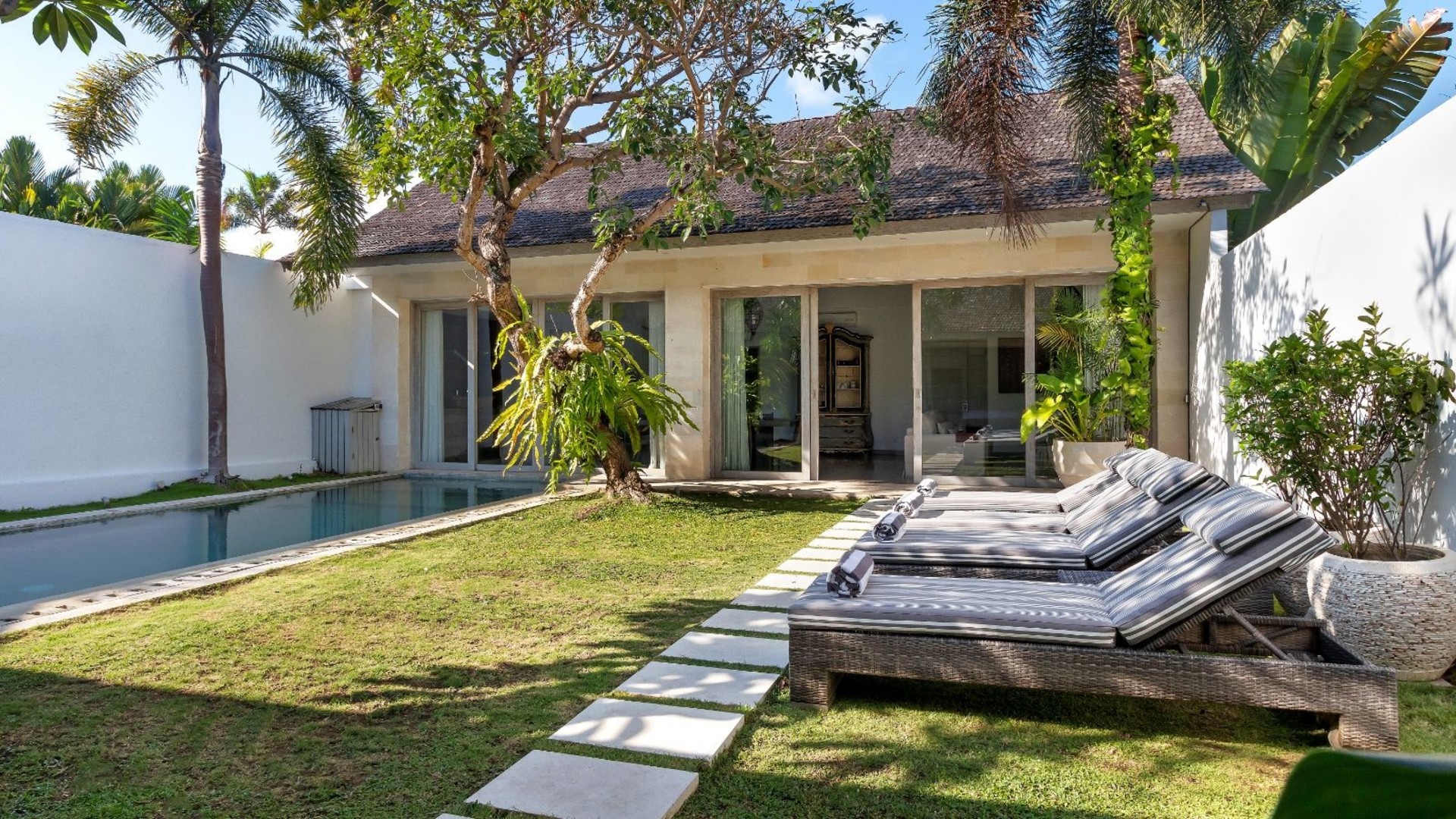 Sunny 3BR Villa Close to Beach W/ Pool, Bali Villa 2225