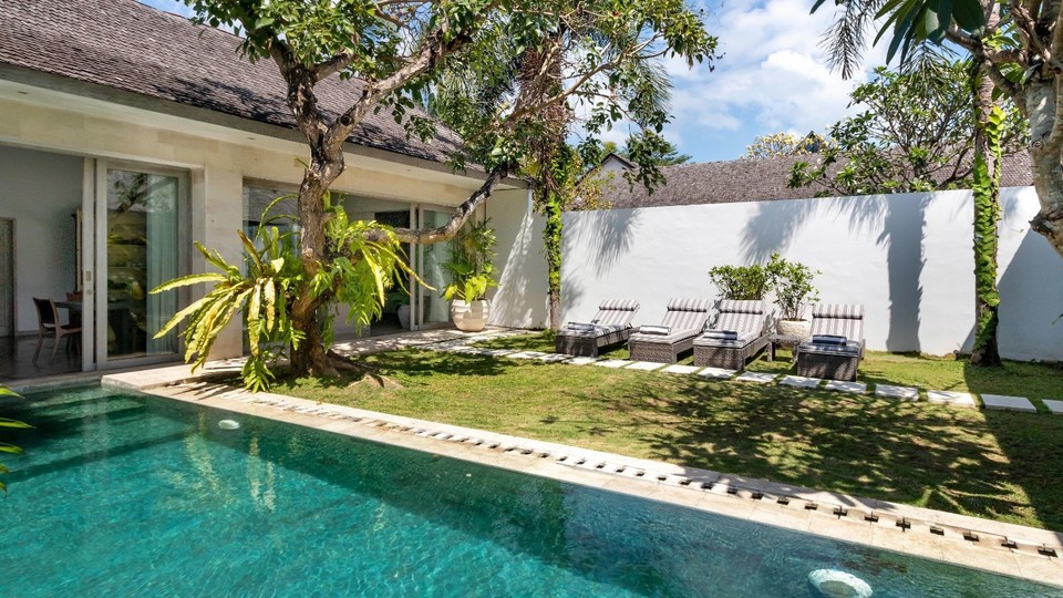 Sunny 3BR Villa Close to Beach W/ Pool, Bali Villa 2225