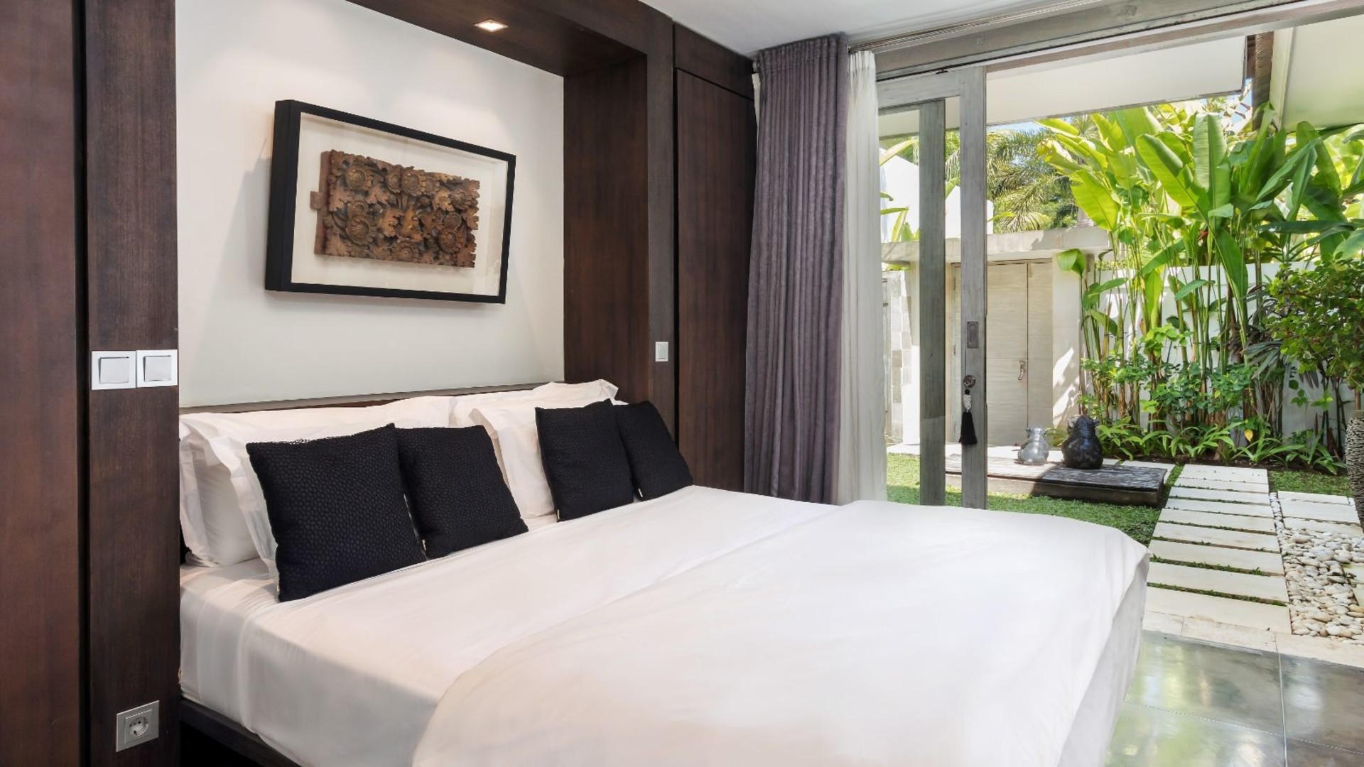 Sunny 3BR Villa Close to Beach W/ Pool, Bali Villa 2225