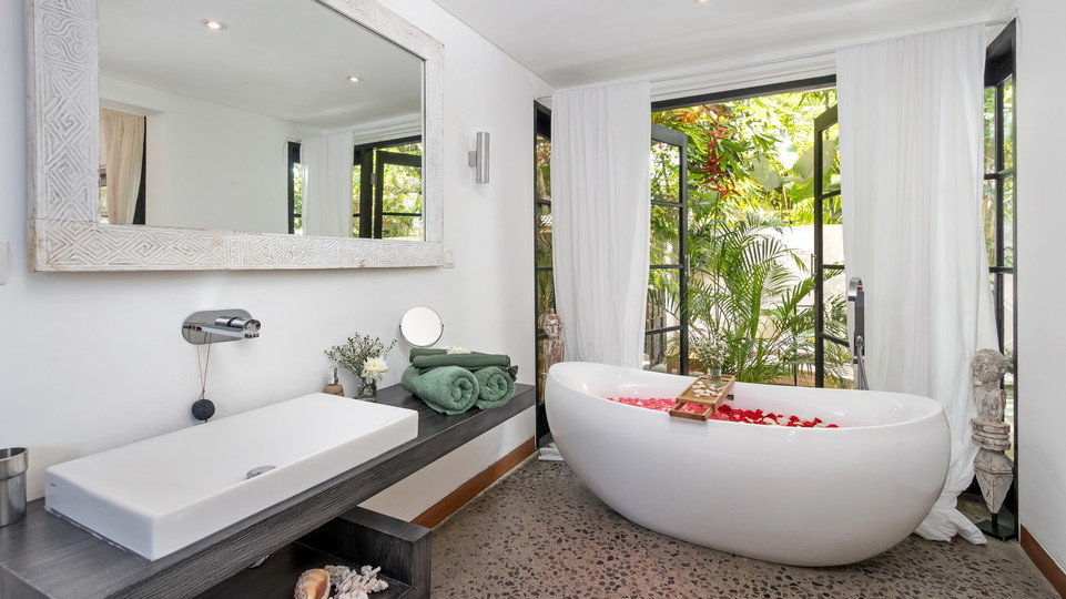 Peaceful 1BR Villa W/ Beautiful Pool Area, Bali Villa 2230