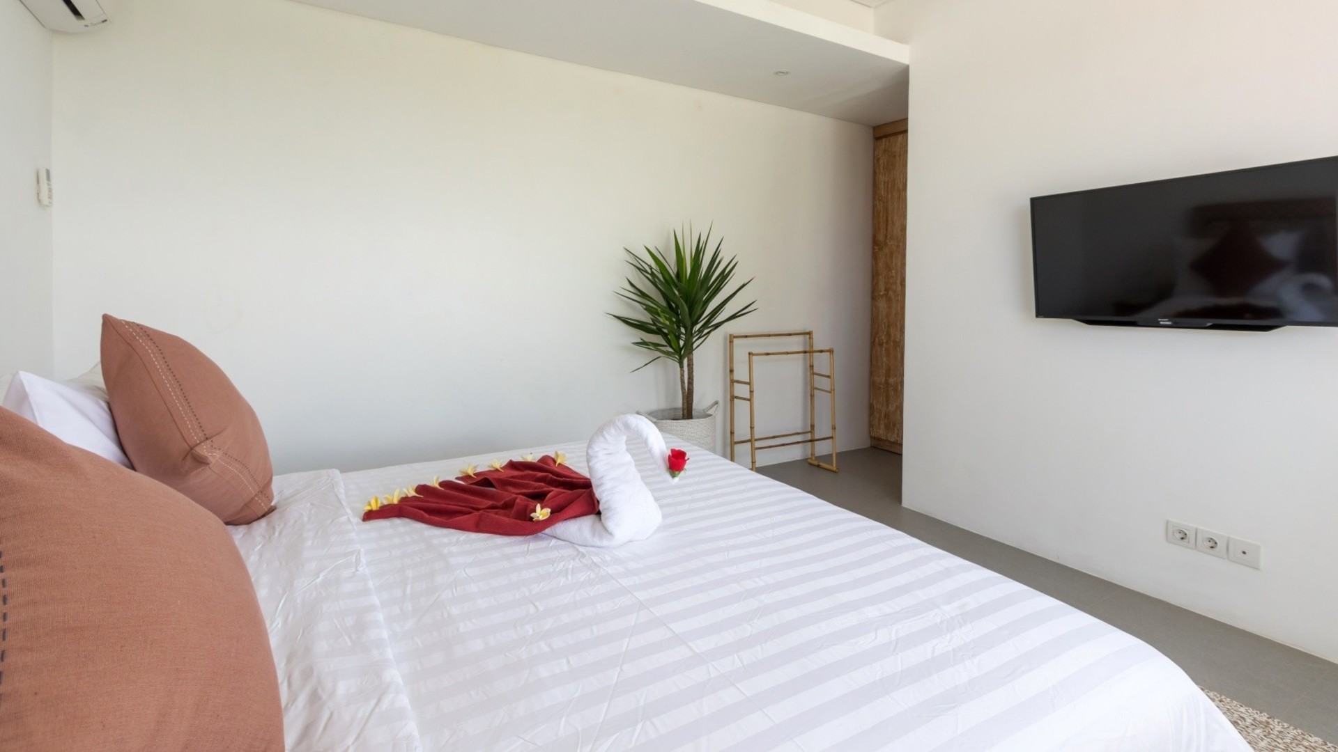 Enjoy Fully Equipped 4BR Villa W/ Pool & Garden, Bali Villa 2236